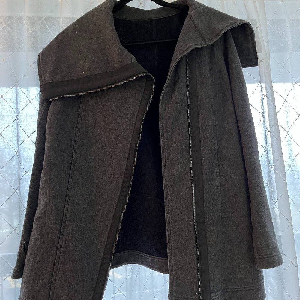 gray lululemon sweater jacket size 6